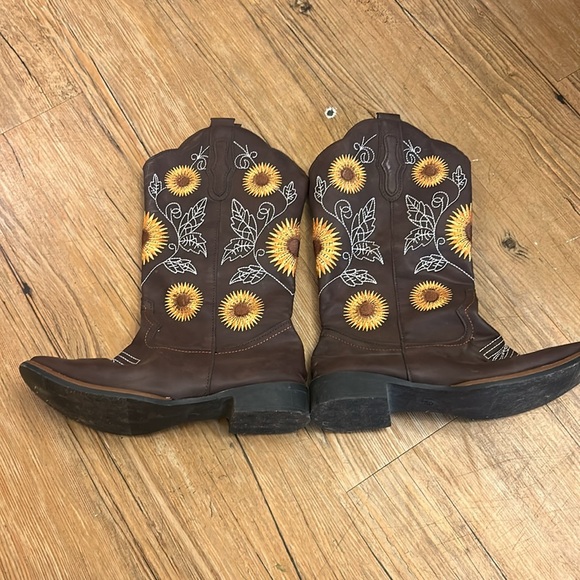 Brown Cowboy Boots with Sunflower Embroidery Size 41 - Picture 2 of 8